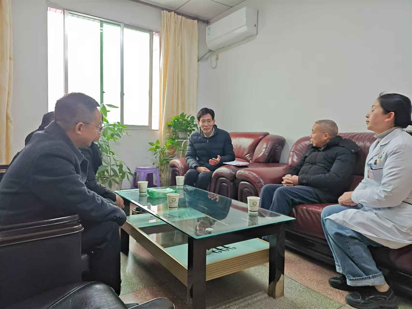 关爱人才建设，传递新春温暖——富顺县政协领导慰问富顺县晨光医院高端人才