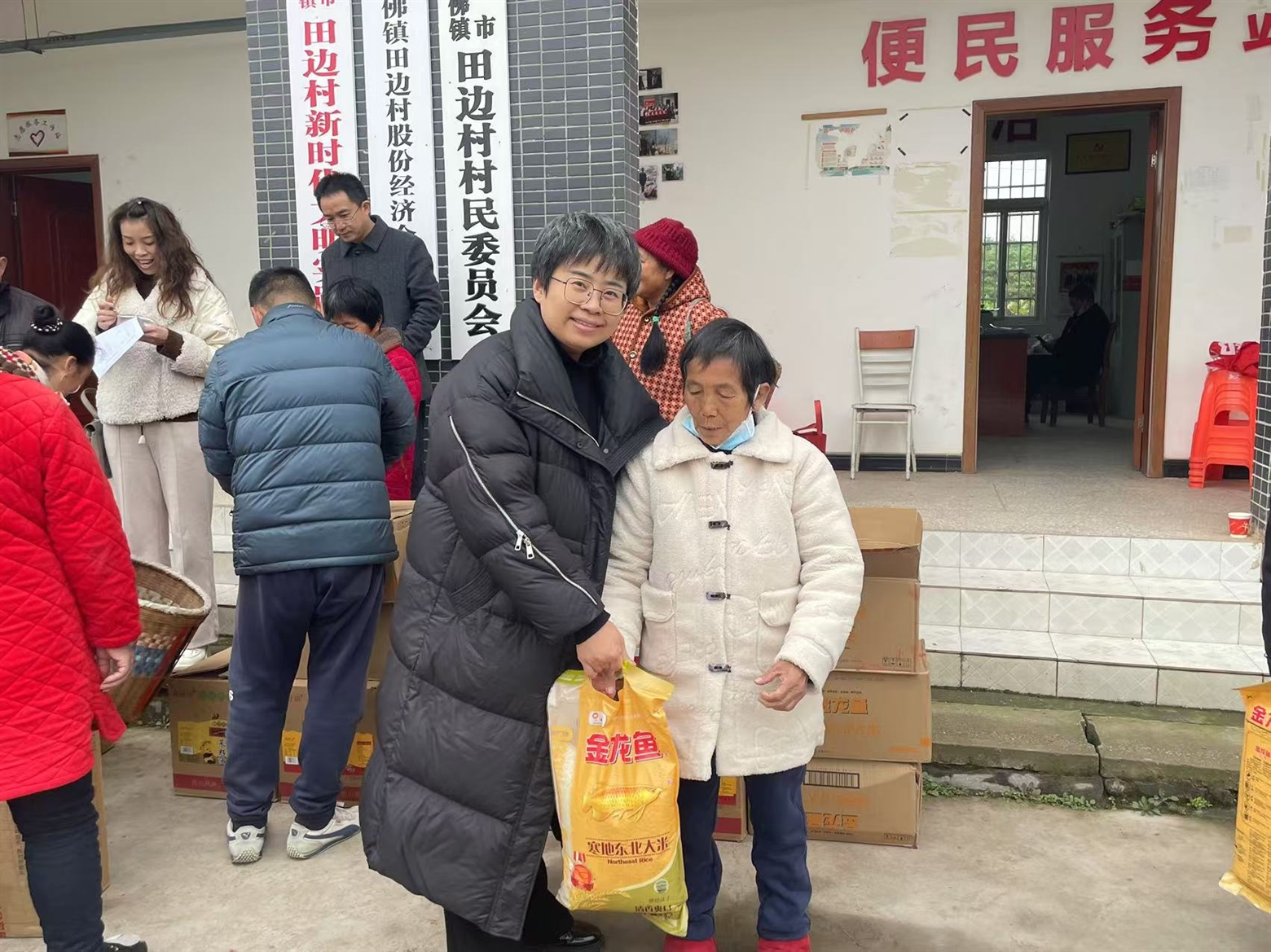 富顺县晨光医院慰问脱贫监测户及计划生育特殊家庭户